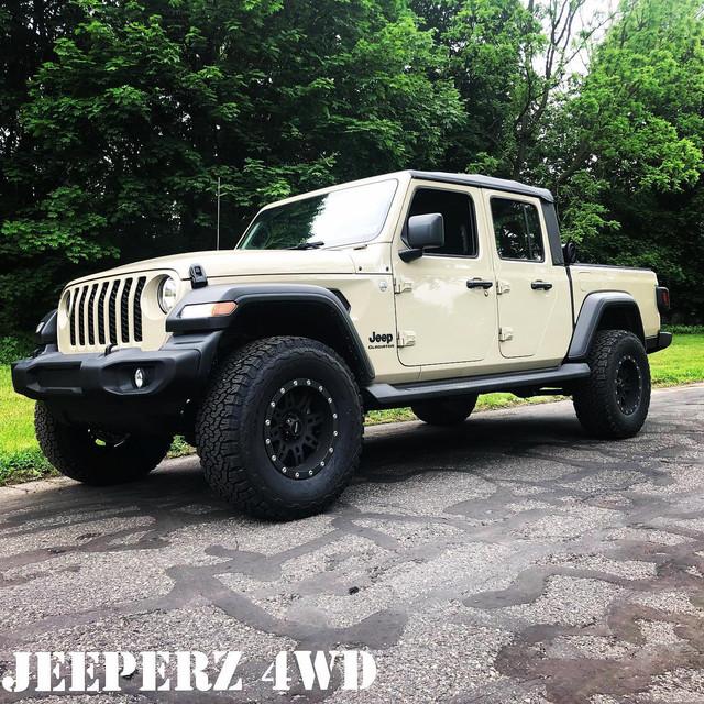 Jeep Gladiator What’s the best middle-of-the-road lift kit? 104408536-10158763327309602-8355771237179088338-o