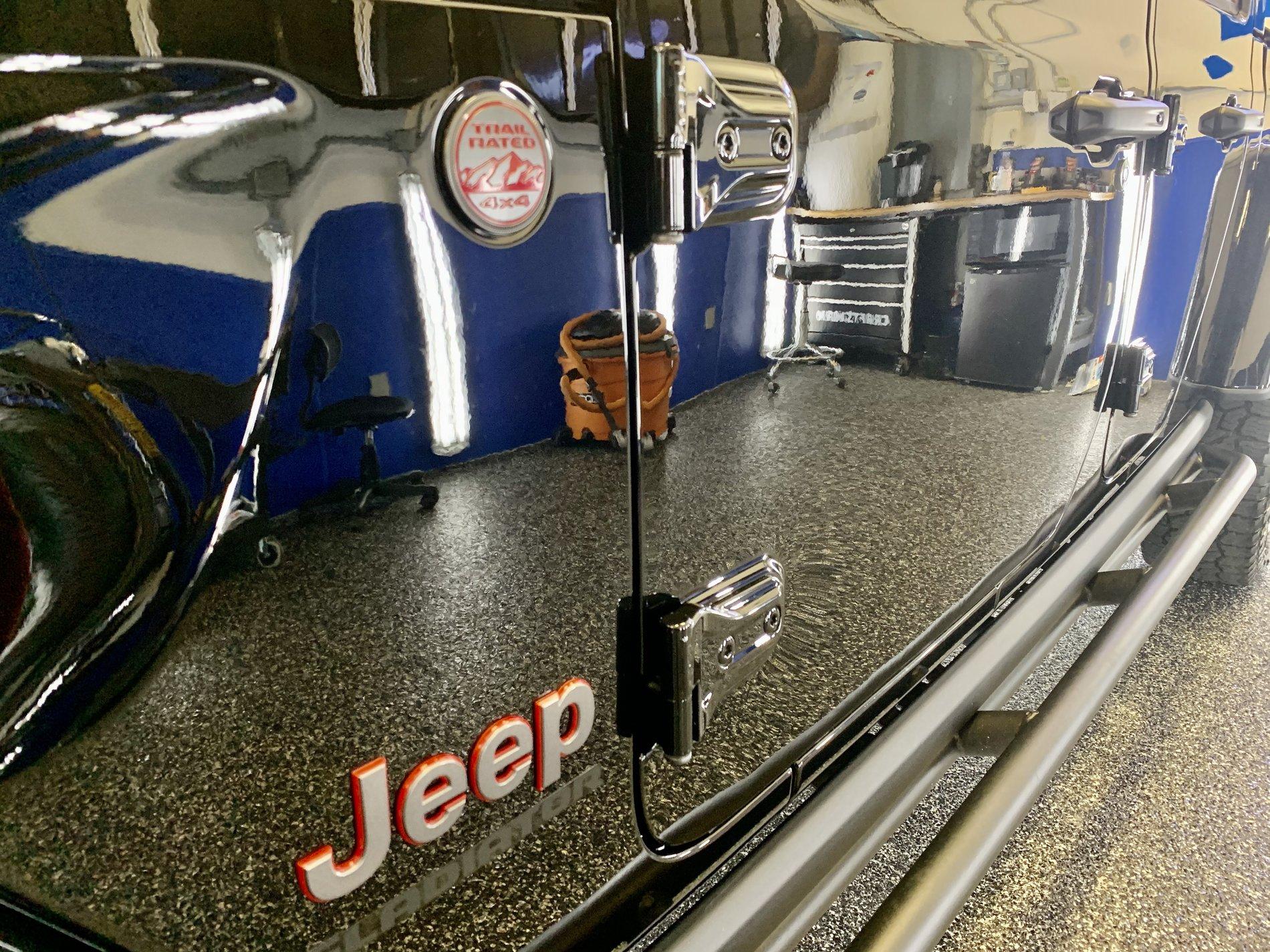 Jeep Gladiator BLACK Gladiator JT Club C0E4DD0B-6354-49A8-A449-60D929C64D5C