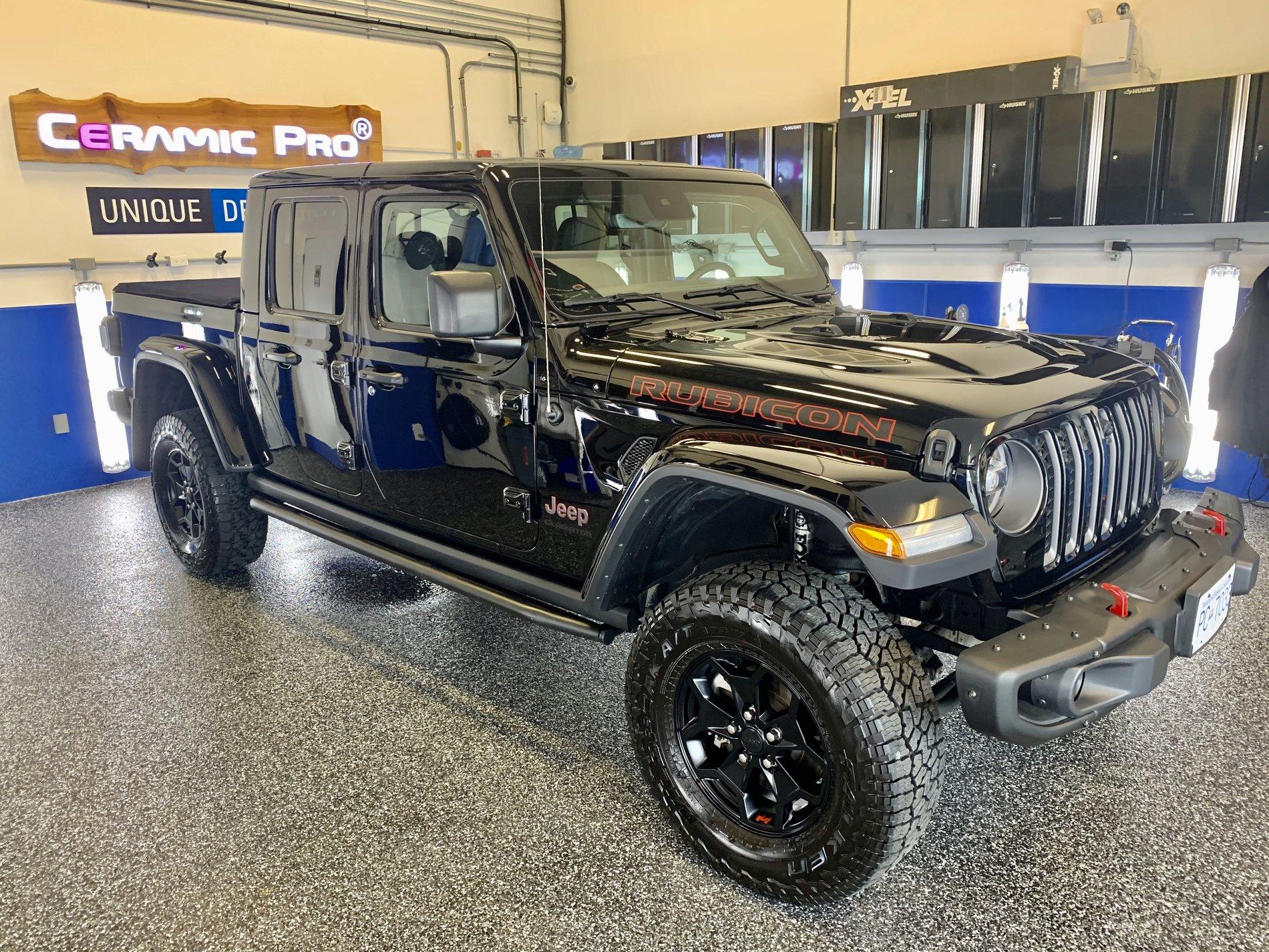Jeep Gladiator BLACK Gladiator JT Club DAB55839-F0EC-4B52-B71D-A12505E471C8