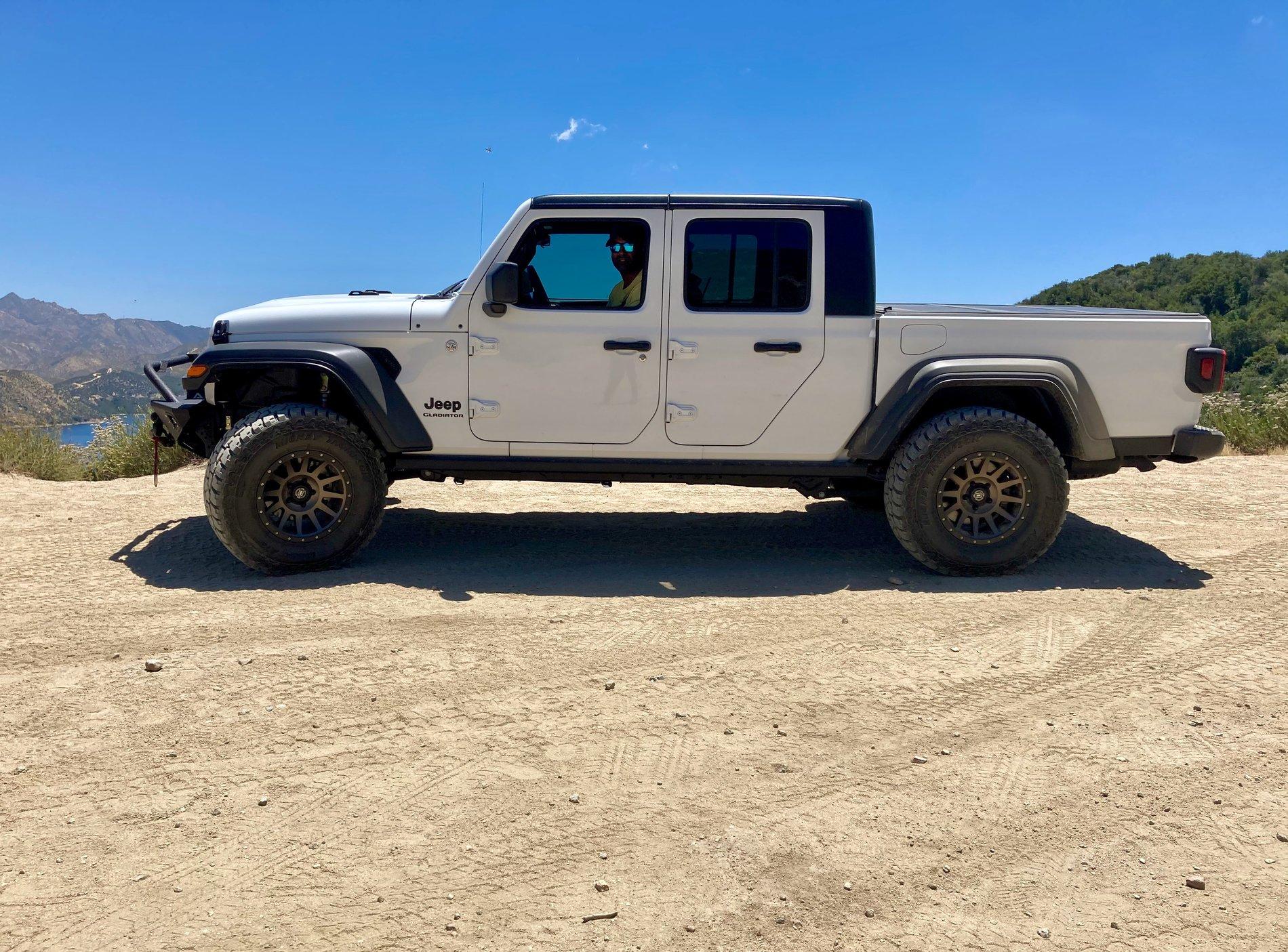Jeep Gladiator Anyone got pictures or thoughts on 2.5” lift with 33” tires? IMG_0085