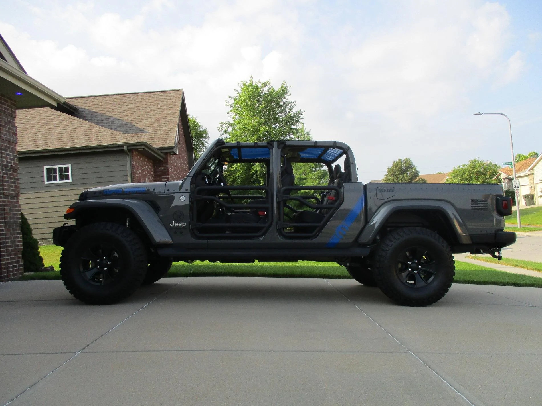 Jeep Gladiator Mopar Garage build IMG_9044