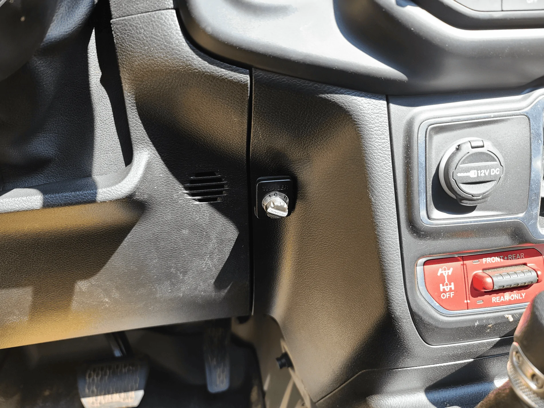Jeep Gladiator Where in your interior did you mount your brake controller? 1594167414132
