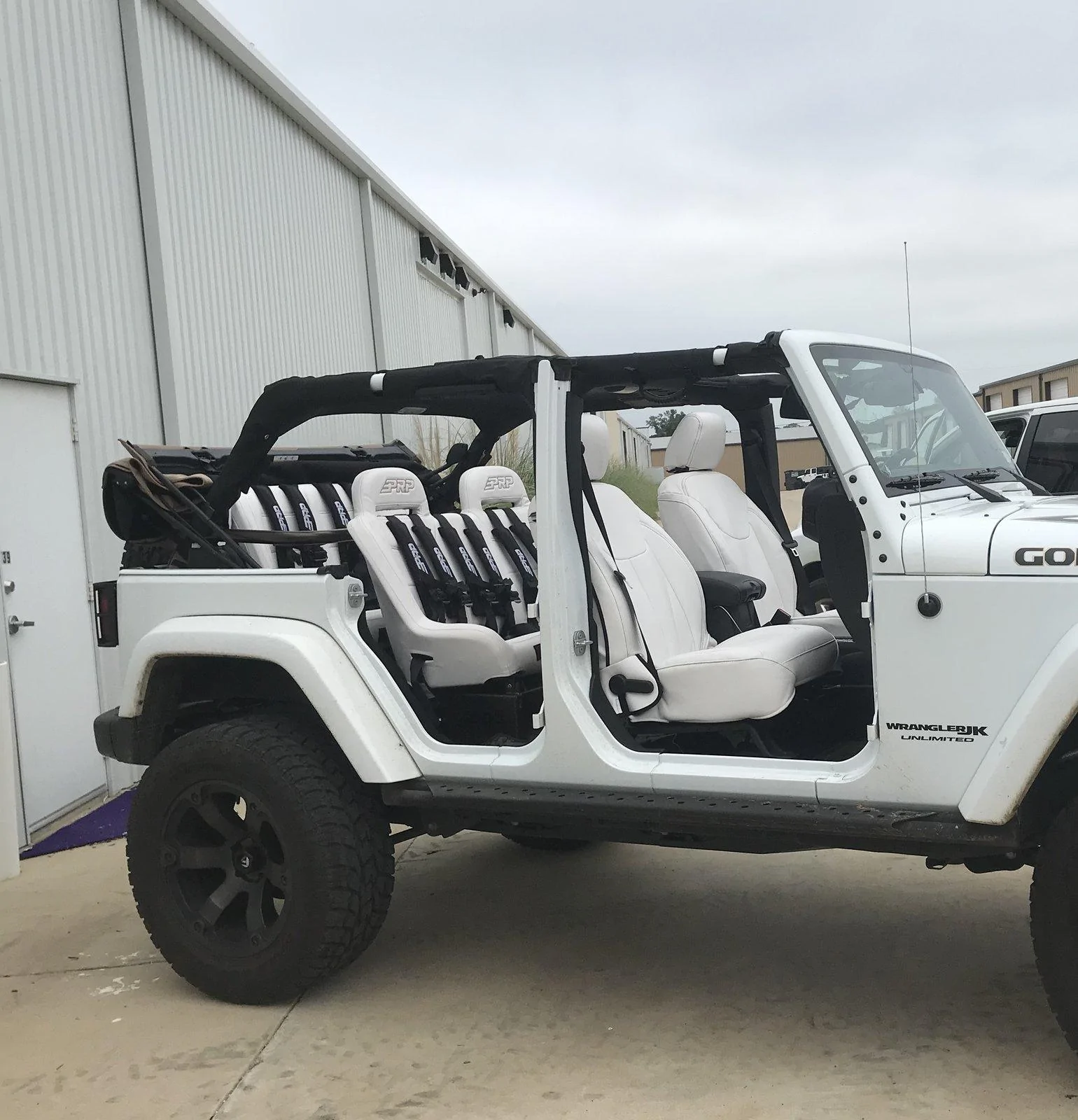 Jeep Gladiator Are seat covers worth it? 13B6409F-FC8B-4CC9-9B49-5F307761F8FC