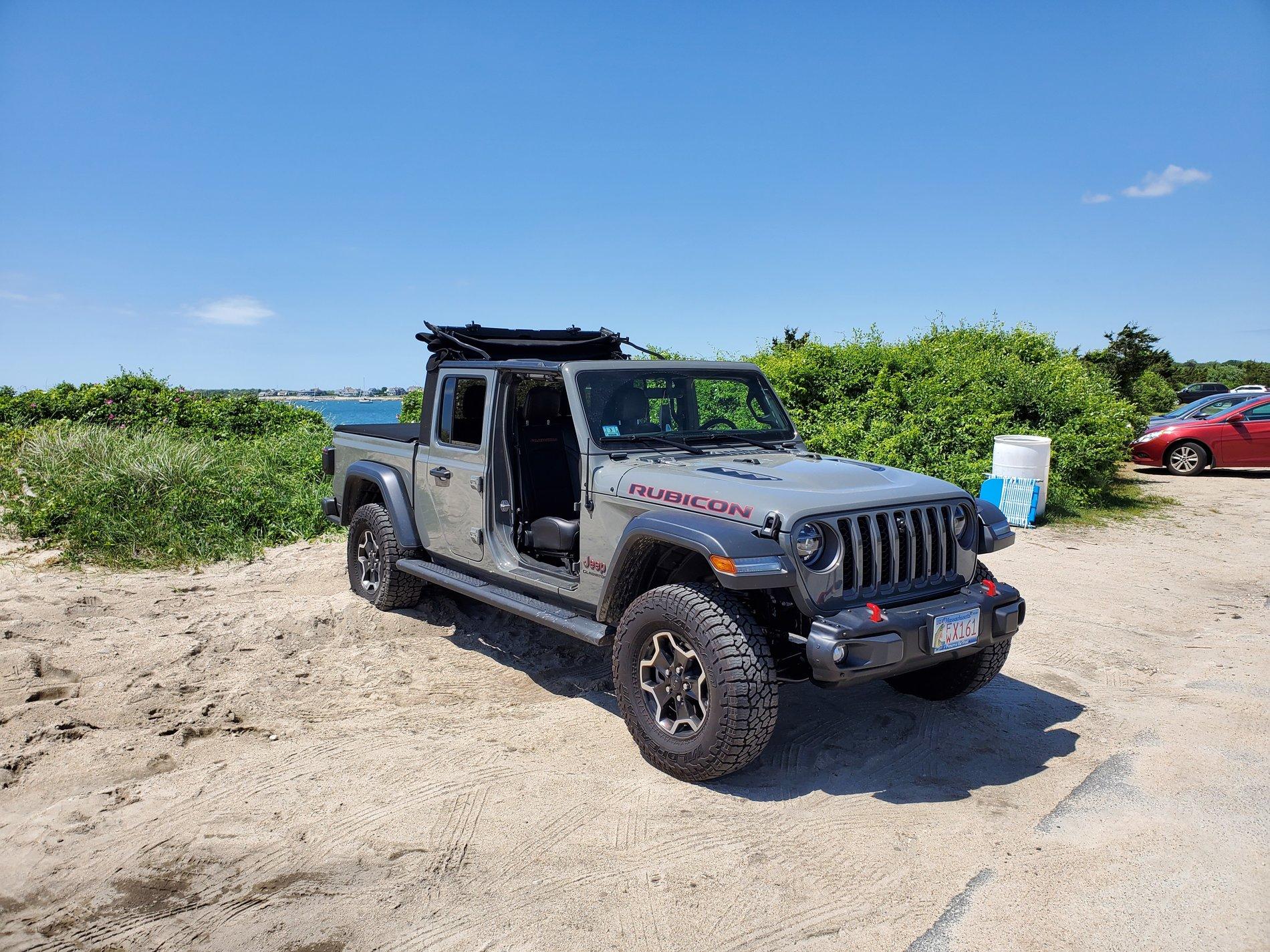 Jeep Gladiator SOLD.   2 month old premium soft top 20200614_111143