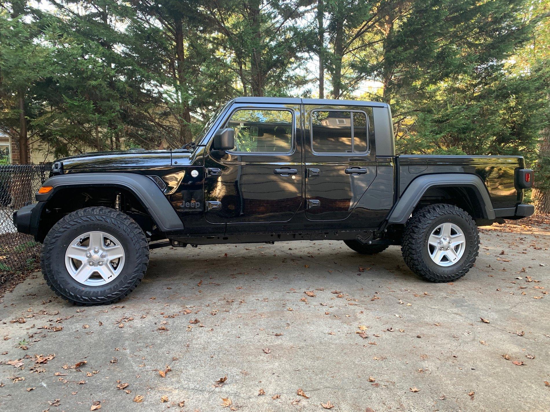 Jeep Gladiator Pros and Cons of Mopar 2.5" lift vs other brands? IMG_2181.JPG