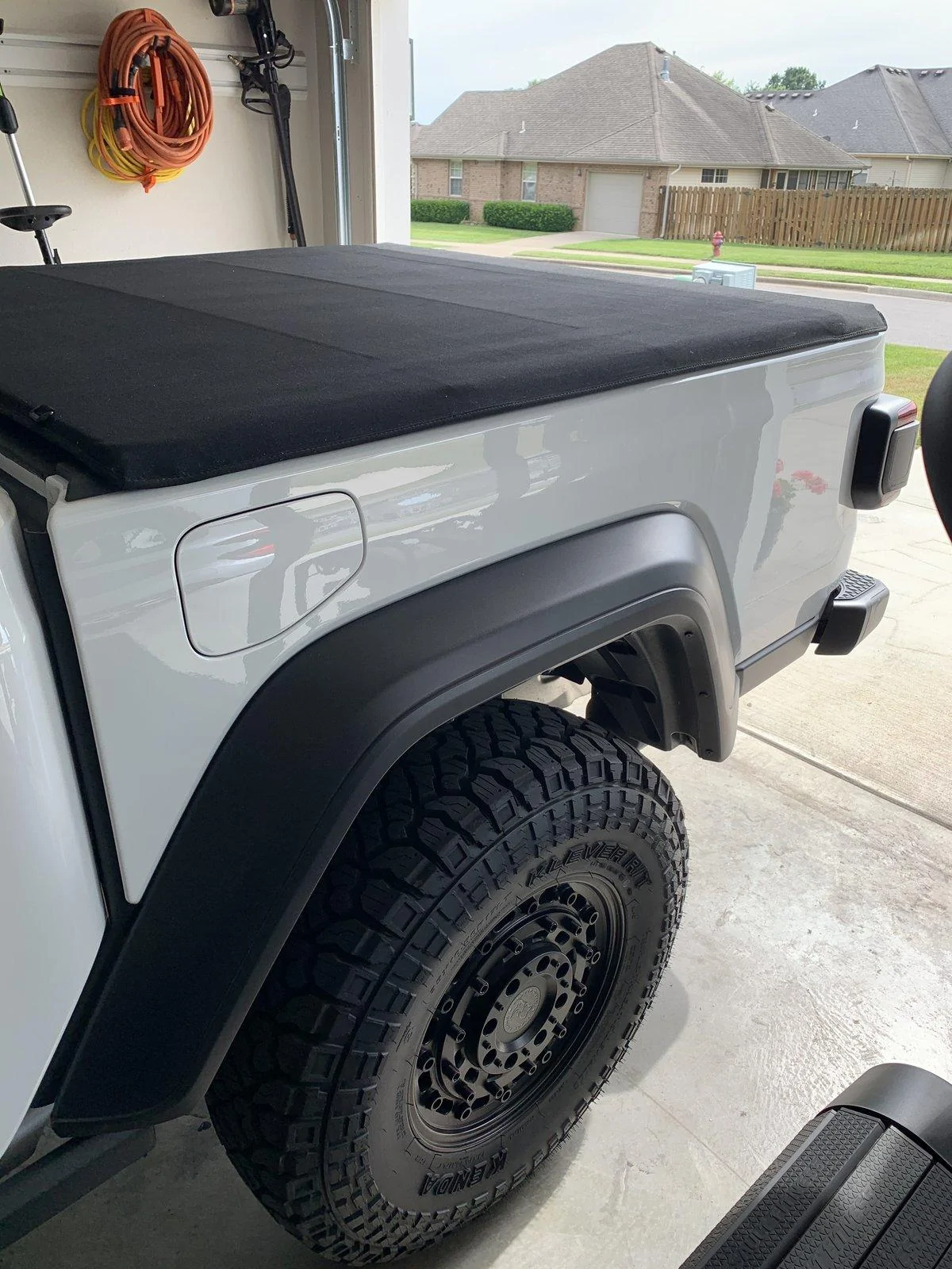 Jeep Gladiator Bunchahoopla White Sport Build 2B6CA485-0254-4092-94AD-41D662796031