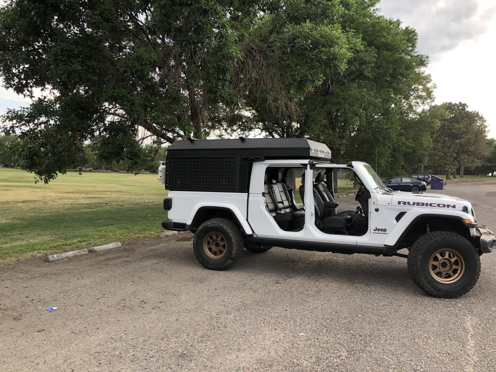Jeep Gladiator BRIGHT WHITE Gladiator JT Club 19DC94FB-8103-42A9-8F3F-E6EE6B3750A4