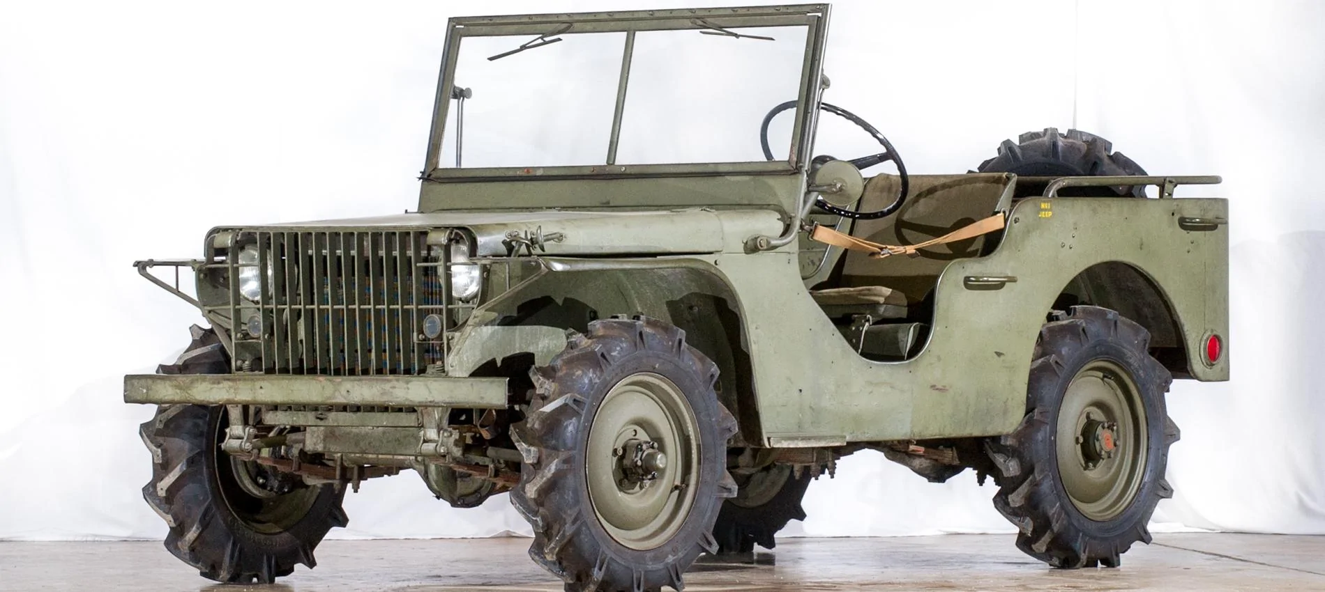 Jeep Gladiator Grill that would square off the lights hero-null-HR
