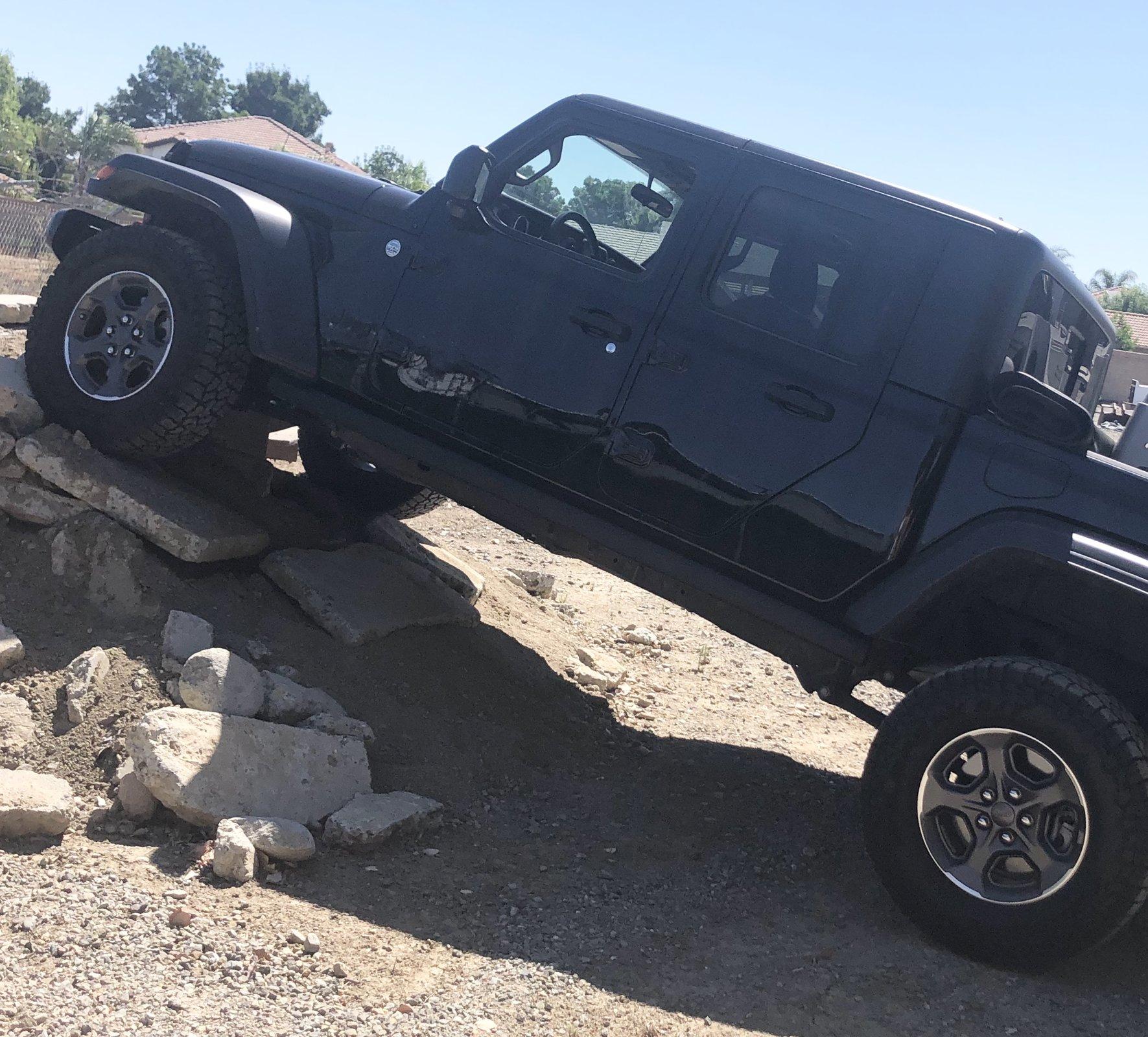 Jeep Gladiator Gladiator Flex pictures 11F67380-1040-409E-8523-E503B2099B4D