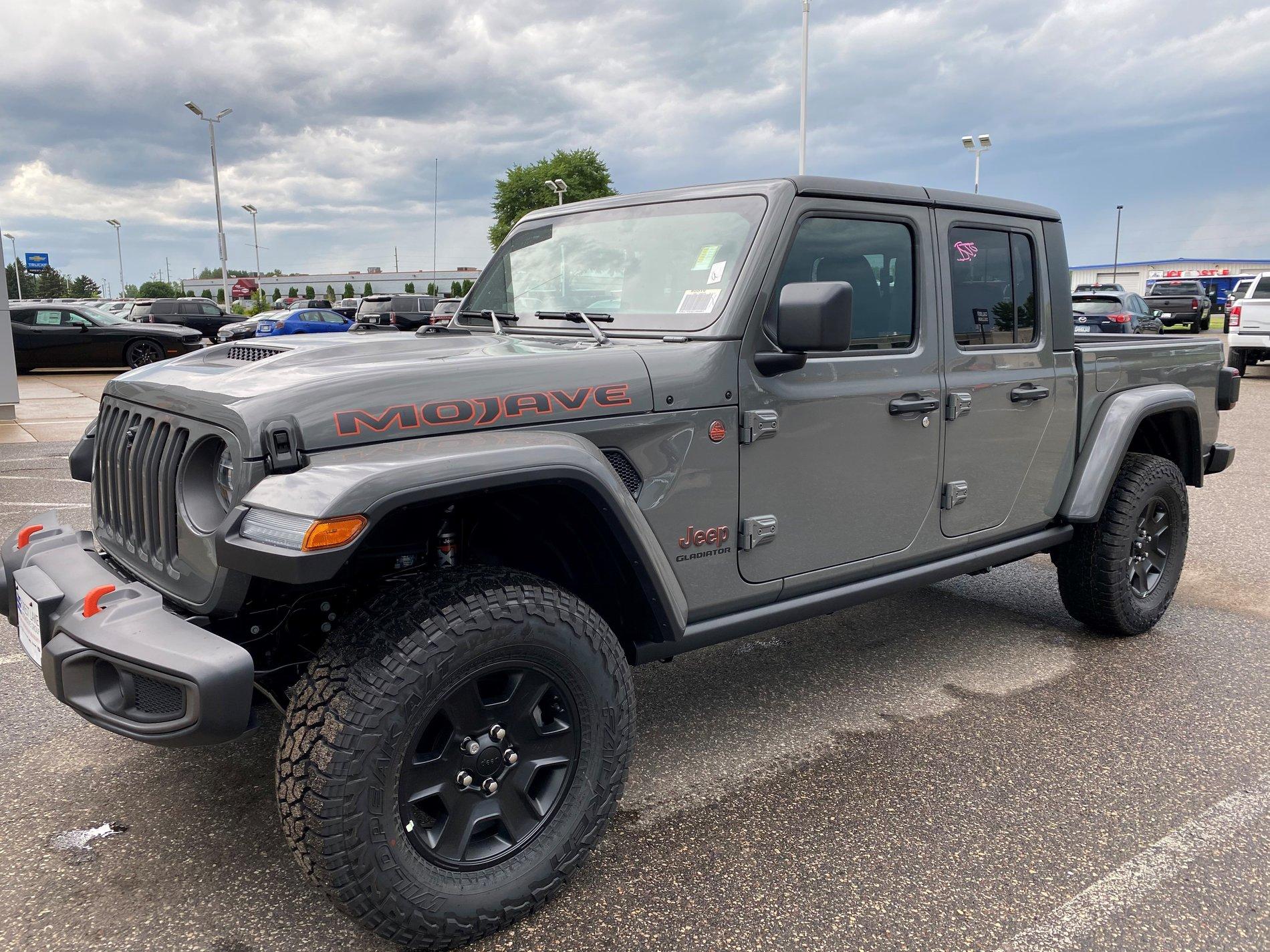 Jeep Gladiator STING GRAY Gladiator JT Club Mojave