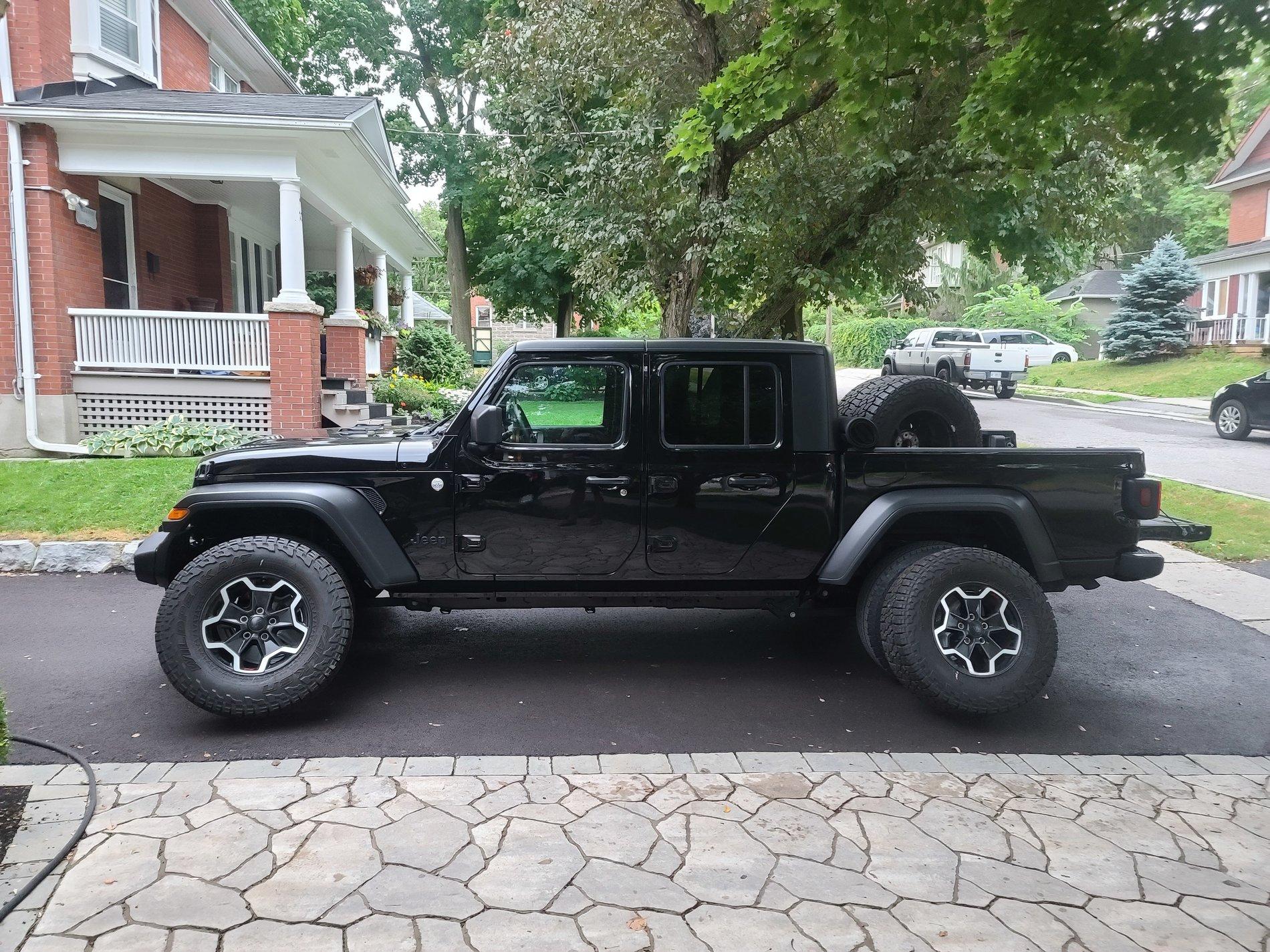 Jeep Gladiator Rubicon OEM Rims & Falken Tires on Sport S 20200711_195252