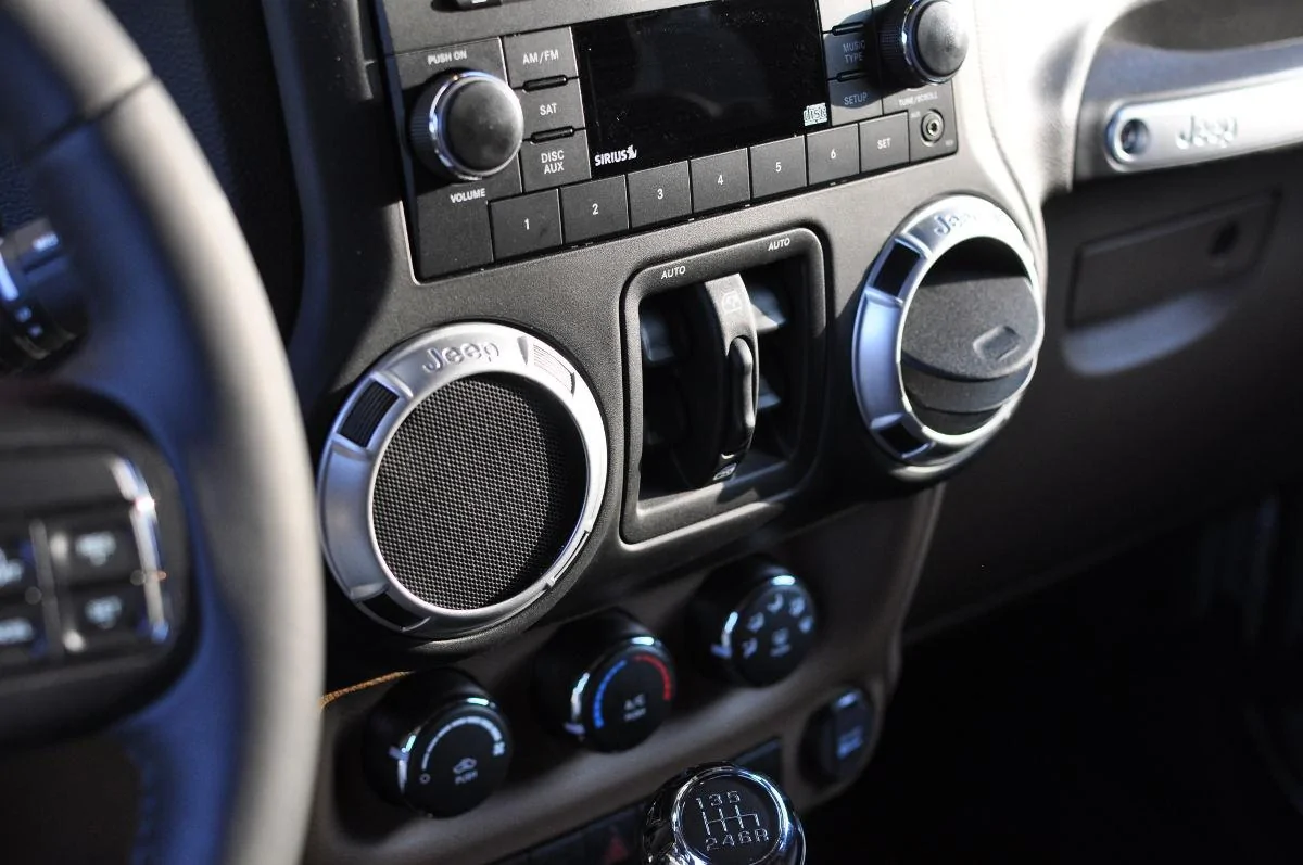 Jeep Gladiator In Dash Custom CB install, Custom CB Antenna Mount, Home made. jeepStealthSpeaker