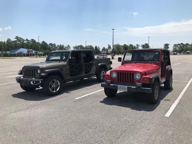 Jeep Gladiator Jeeps Parking Next To Jeeps Lejeune 1