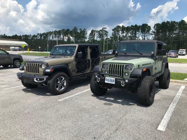Jeep Gladiator Jeeps Parking Next To Jeeps Lejeune 2