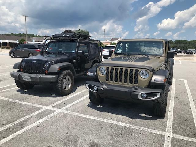 Jeep Gladiator Jeeps Parking Next To Jeeps Lejeune 3