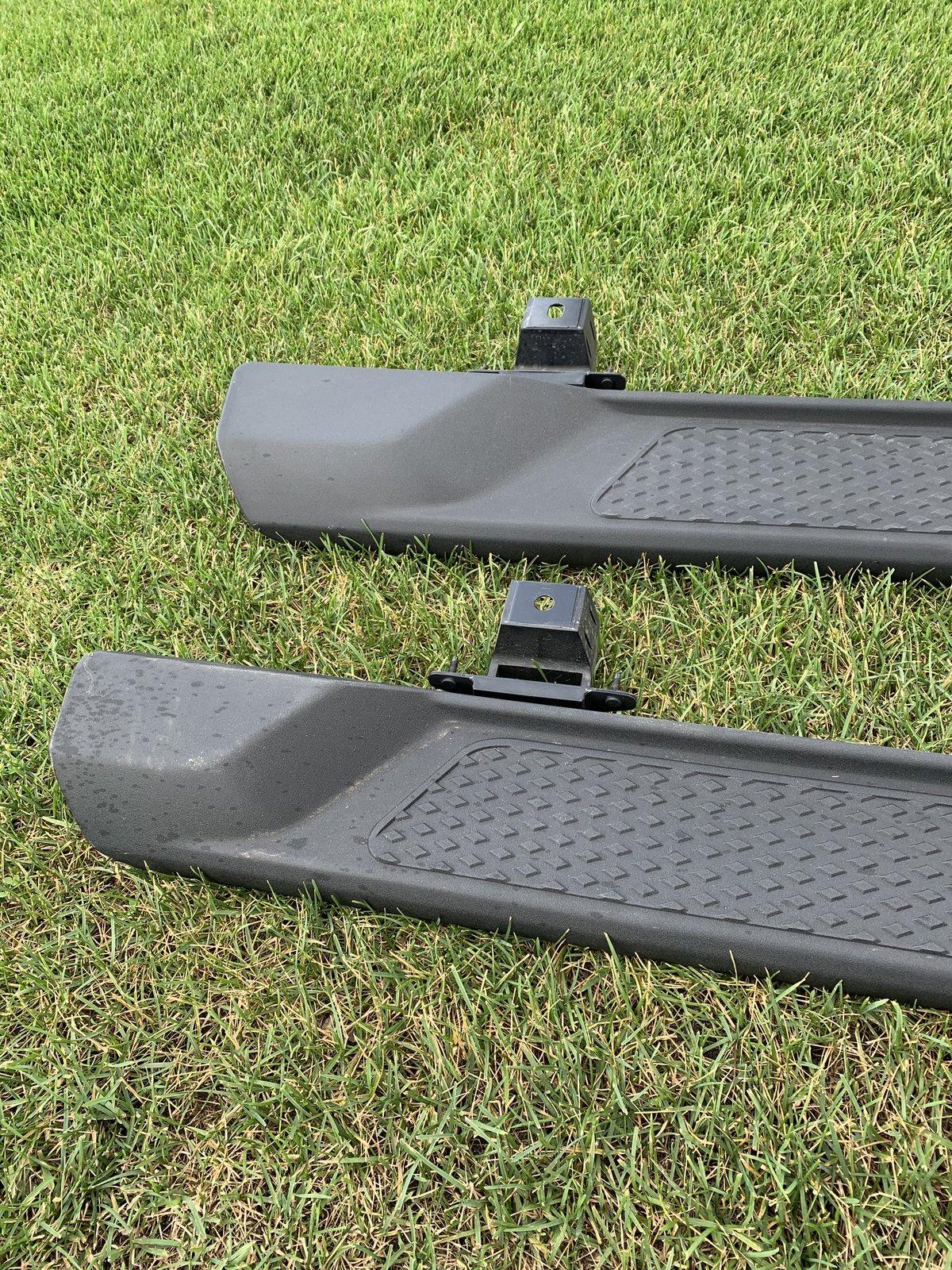 Jeep Gladiator Gladiator Side Steps - New Take Offs 451597ED-167B-409C-AFF6-436300F6D739