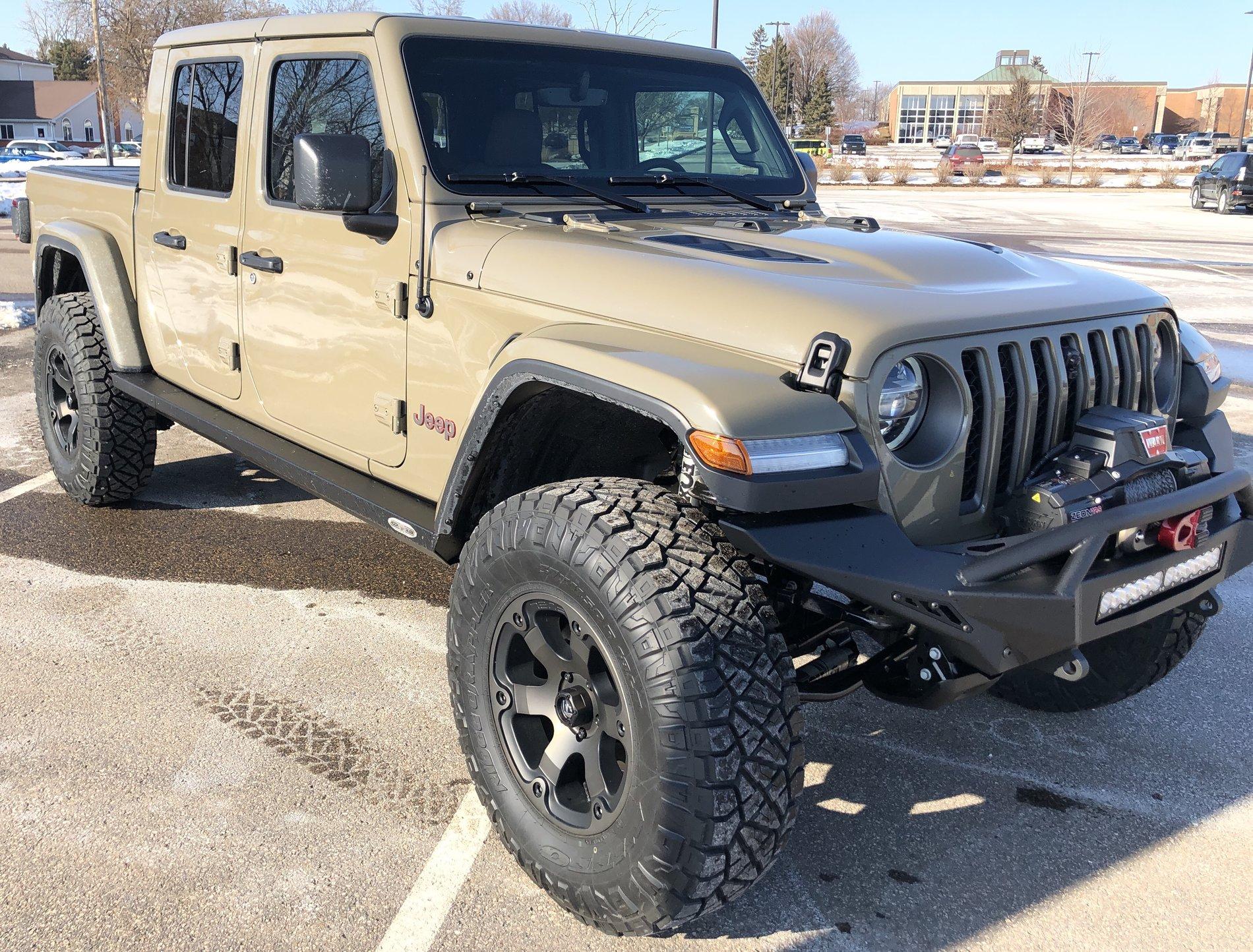Jeep Gladiator 10.5 vs. 12.5 wide tire IMG_2823