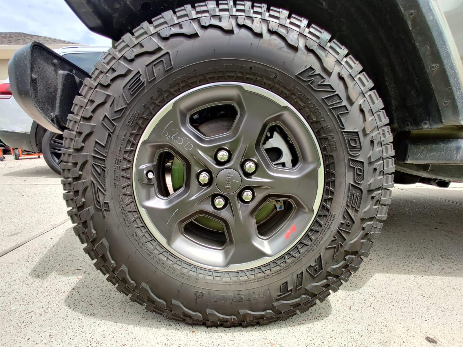 Jeep Gladiator 2020 Gladiator Rubicon Factory Wheels A/T Factory Wildpeak Rubicon 17 x 33 5x127