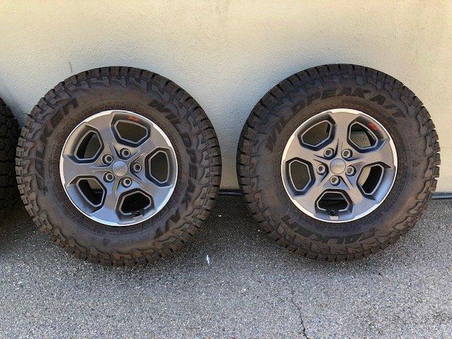 Jeep Gladiator JTR Wheels / AT Tires / TPMS / Lugs / Spare Wheel3