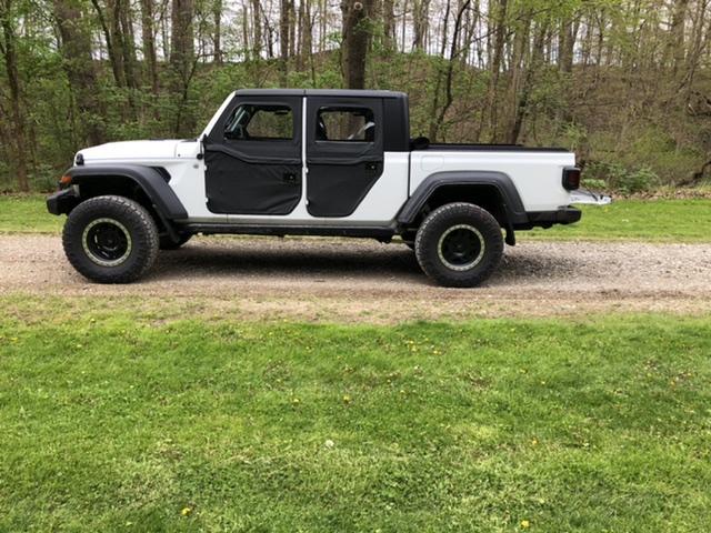 Jeep Gladiator Metalcloak lift 21E93059-8743-43FA-848E-99CDF05BD61C