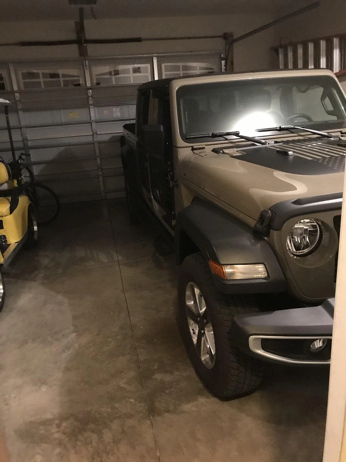Jeep Gladiator Photo challenge.. Show me your Gladiator in your garage. 56838C3D-FCFD-4A75-AC66-06807FDAD290