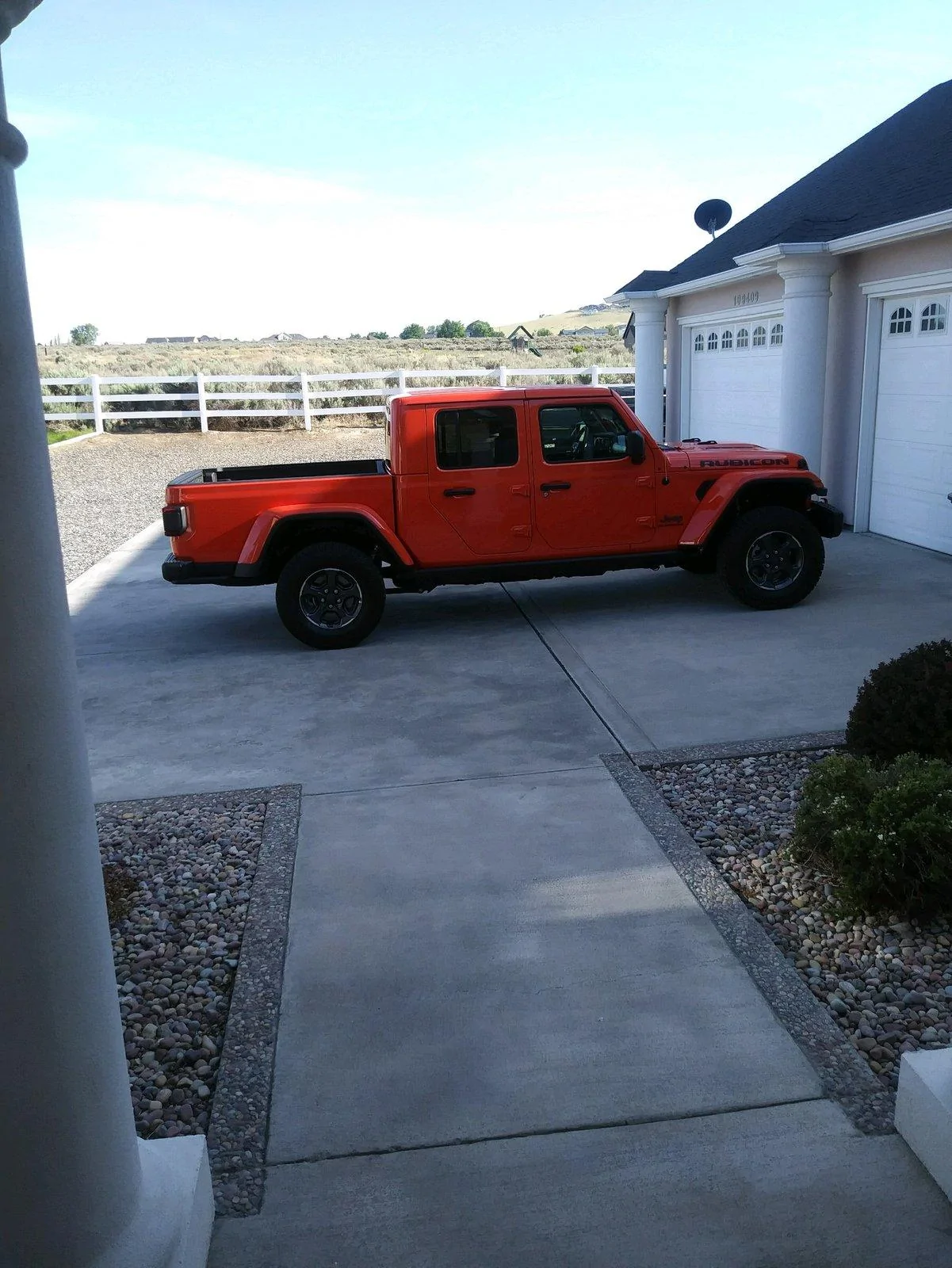 Jeep Gladiator Photo challenge.. Show me your Gladiator in your garage. Glad2