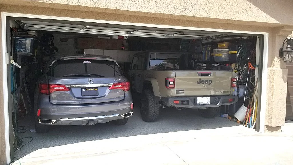 Jeep Gladiator Photo challenge.. Show me your Gladiator in your garage. garage1