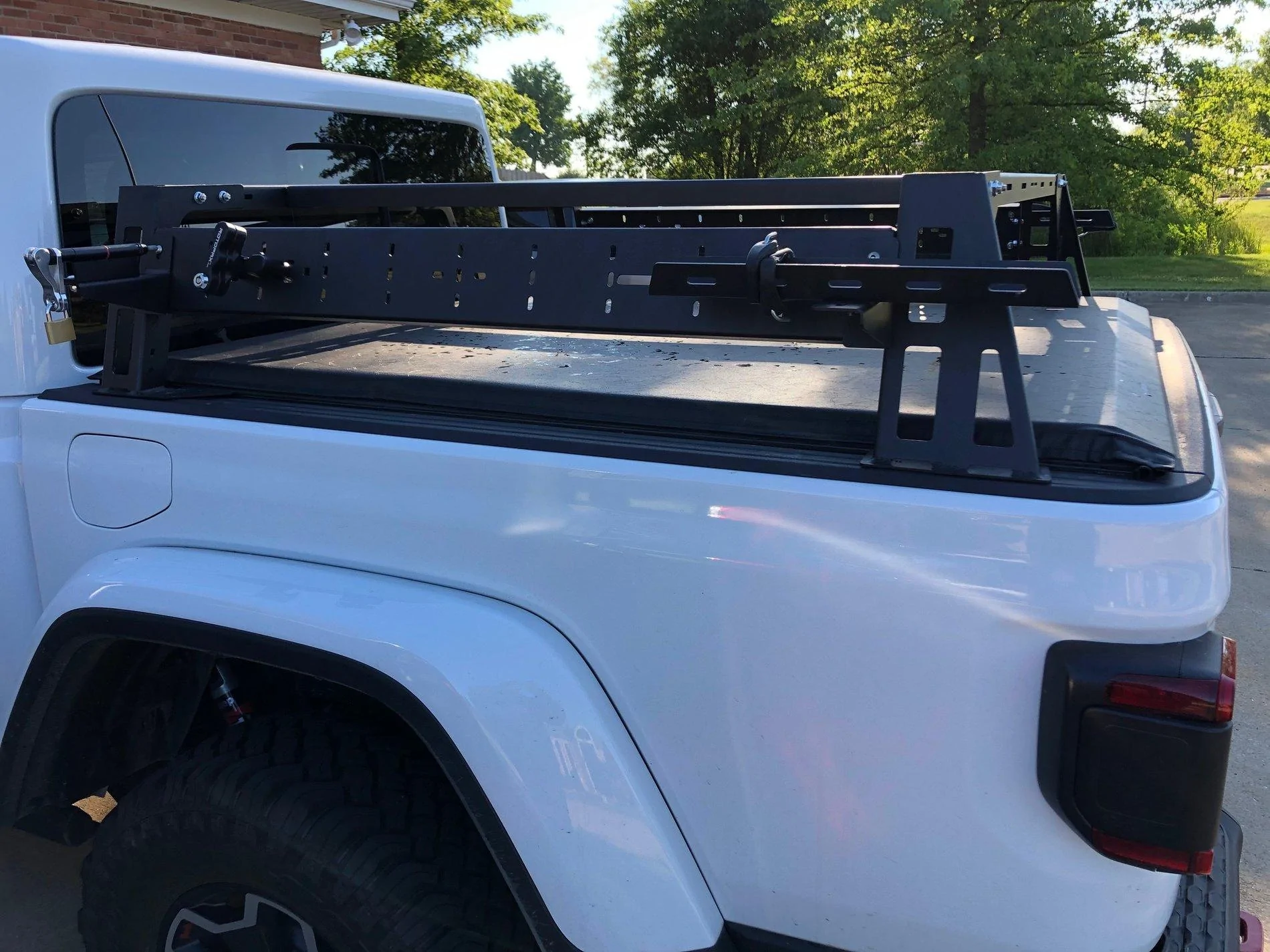 Jeep Gladiator Tonneau Cover to fit with bed rack IMG_5146