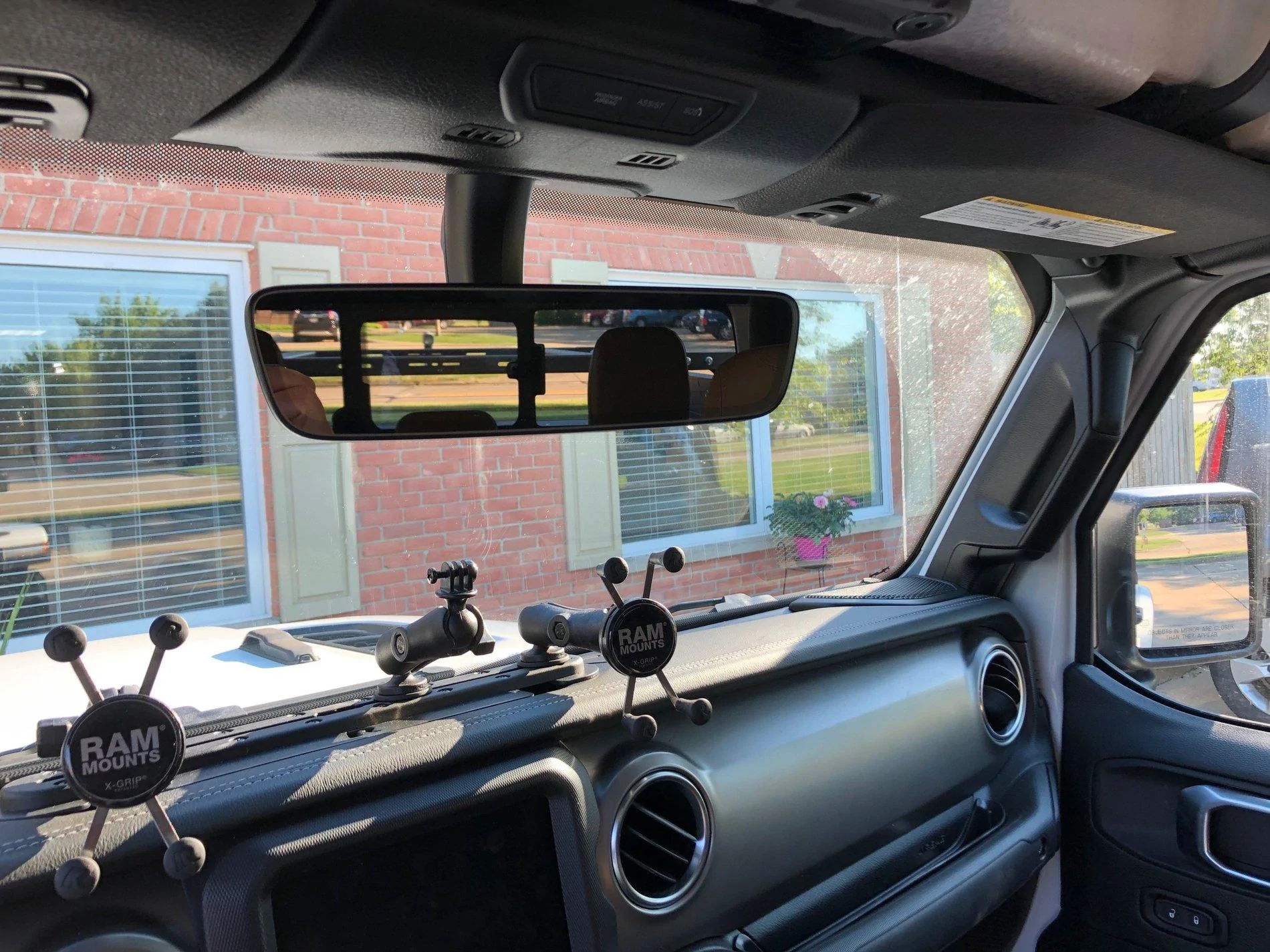 Jeep Gladiator Tonneau Cover to fit with bed rack IMG_5147