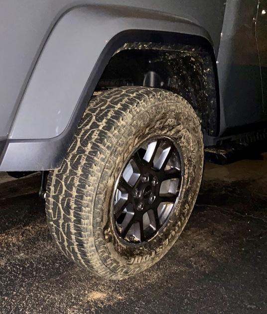 Jeep Gladiator Stock Overland / No Lift / Biggest Tire? 6328A242-05C6-4085-AE27-A408ADCFC151