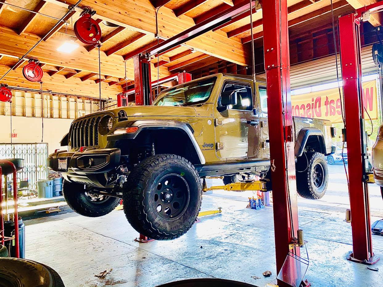 Jeep Gladiator Gladiators on Mopar 2" Lift Kit 106783394_2359447004359183_2067549103958556688_n