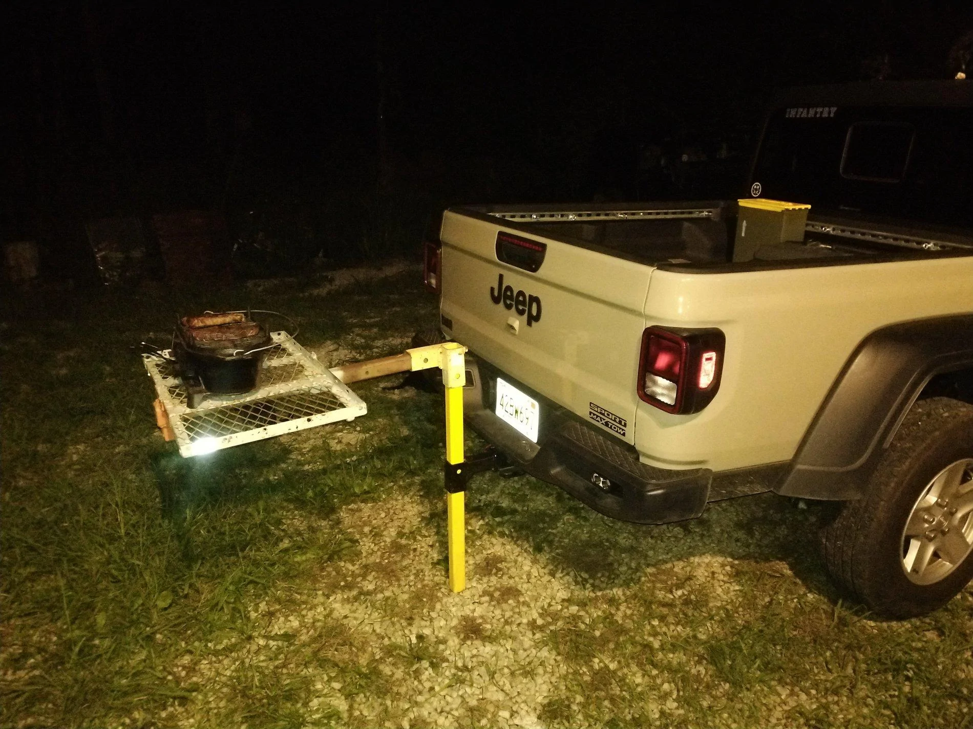 Jeep Gladiator Chilling and grilling with Jeep's 15948669116436704928561624591732