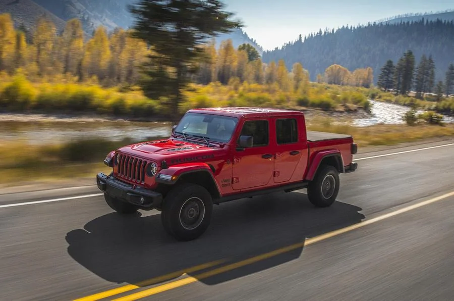 Jeep Gladiator Jeep Gladiator Coming to Europe in the First Half of 2020 97-jeep-gladiator-official-reveal-hero-side_0