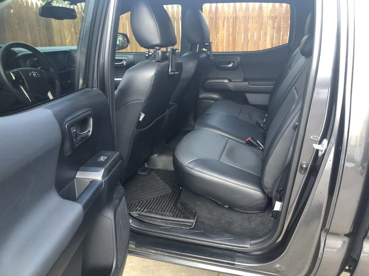 Jeep Gladiator Anybody seen this Katzskin leather kit? clazzio