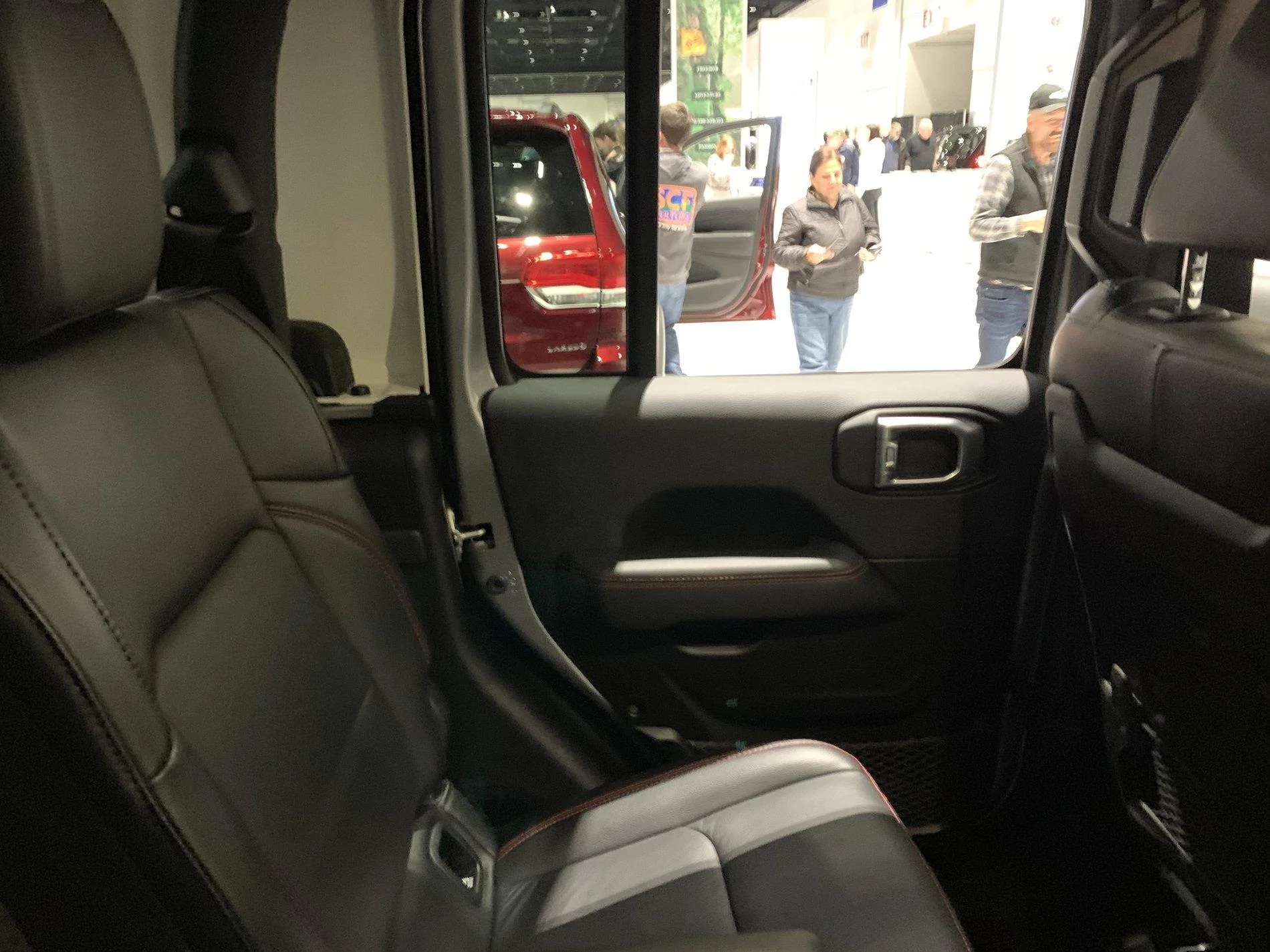 Jeep Gladiator Sitting in the Gladiator ask me anything 0B0BFAFB-38B9-4A17-8B76-F6A12F826706