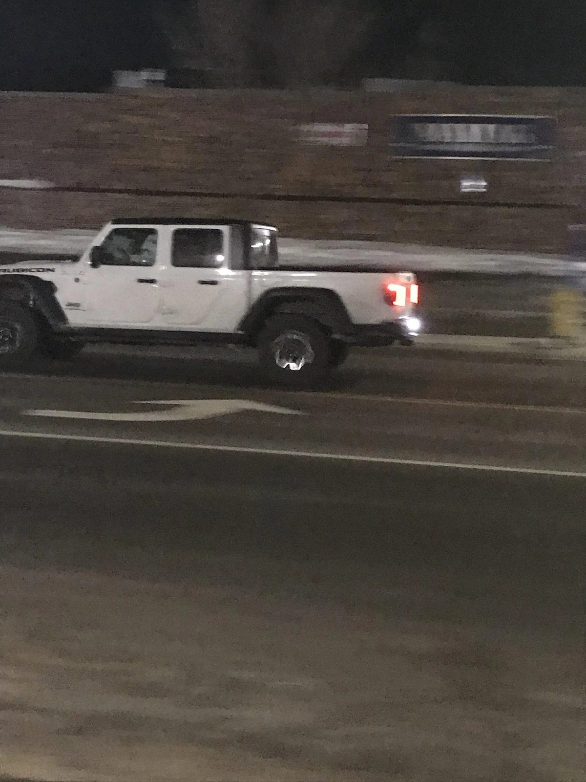 Jeep Gladiator White Rubicon being tested 4E223CAD-5FB6-49DB-90D9-3DE4D4FF6EBA