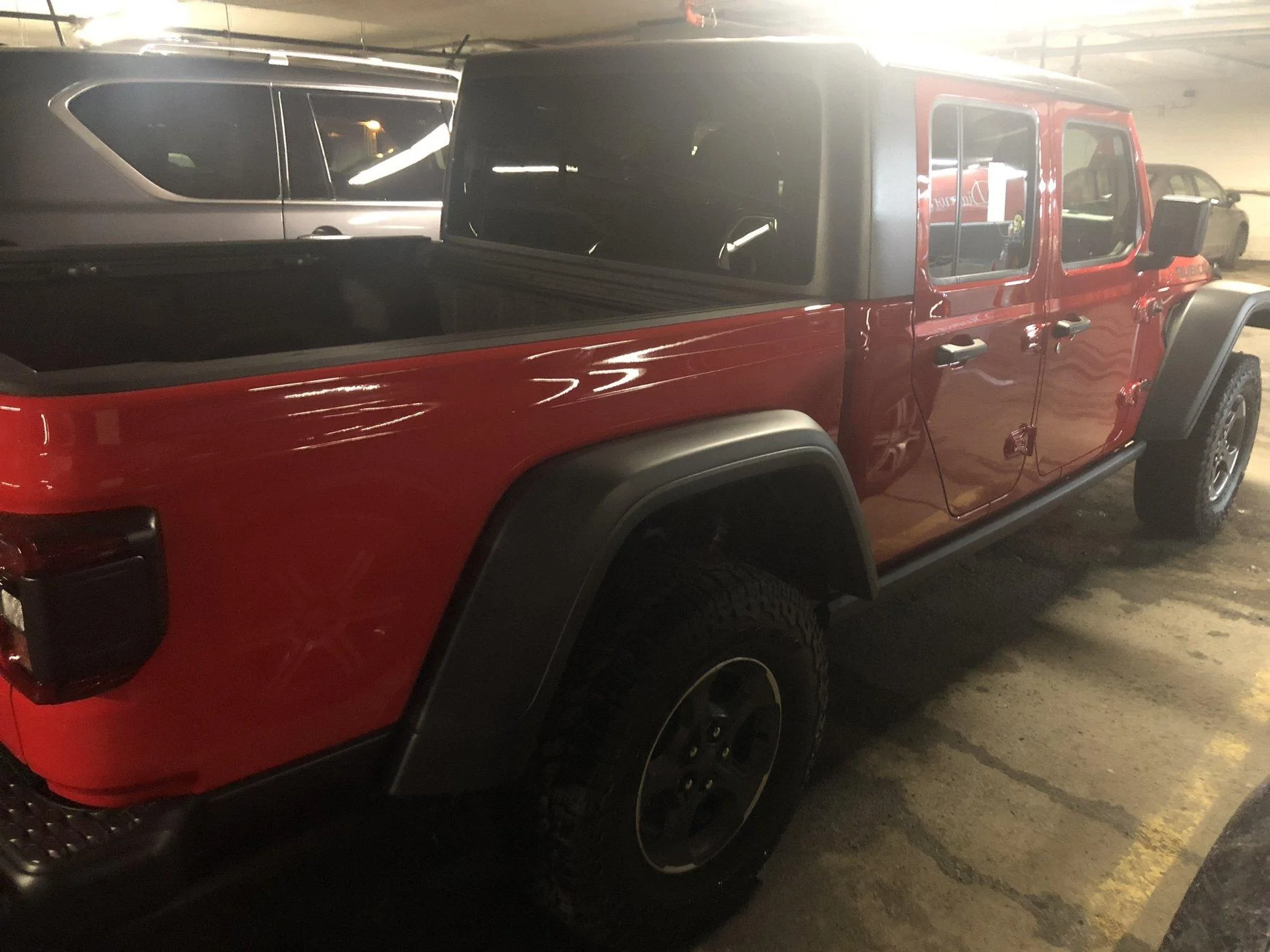 Jeep Gladiator FIRECRACKER RED Gladiator JT Club 2622125E-68FD-40F6-B1DC-FBB53C0C6959