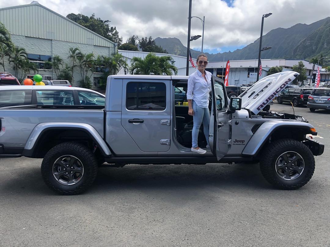 Jeep Gladiator Jeep Gladiator demo arrives at dealer in Hawaii Jeep Gladiator Rubicon Billet Silver3