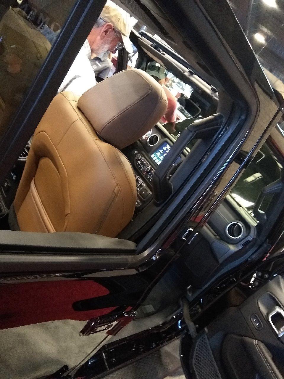 Jeep Gladiator Gladiator at Scottsdale expo show thoroughly examined & photographed IMG_20190324_115334213_LL