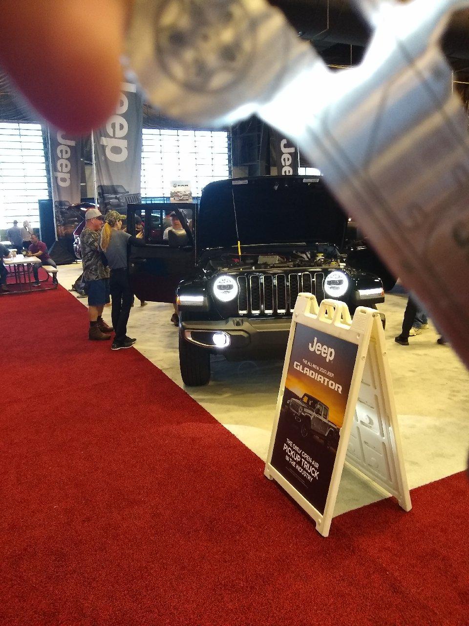 Jeep Gladiator Gladiator at Scottsdale expo show thoroughly examined & photographed IMG_20190324_111342650