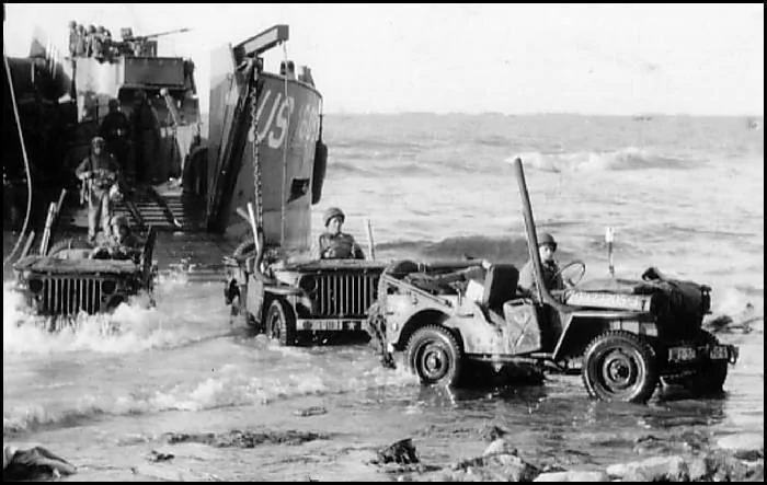 Jeep Gladiator Jeep Gladiator demo arrives at dealer in Hawaii 4bc4253c38b8f1f7c05ddc308d9bf985--jeep-willys-jeep-j