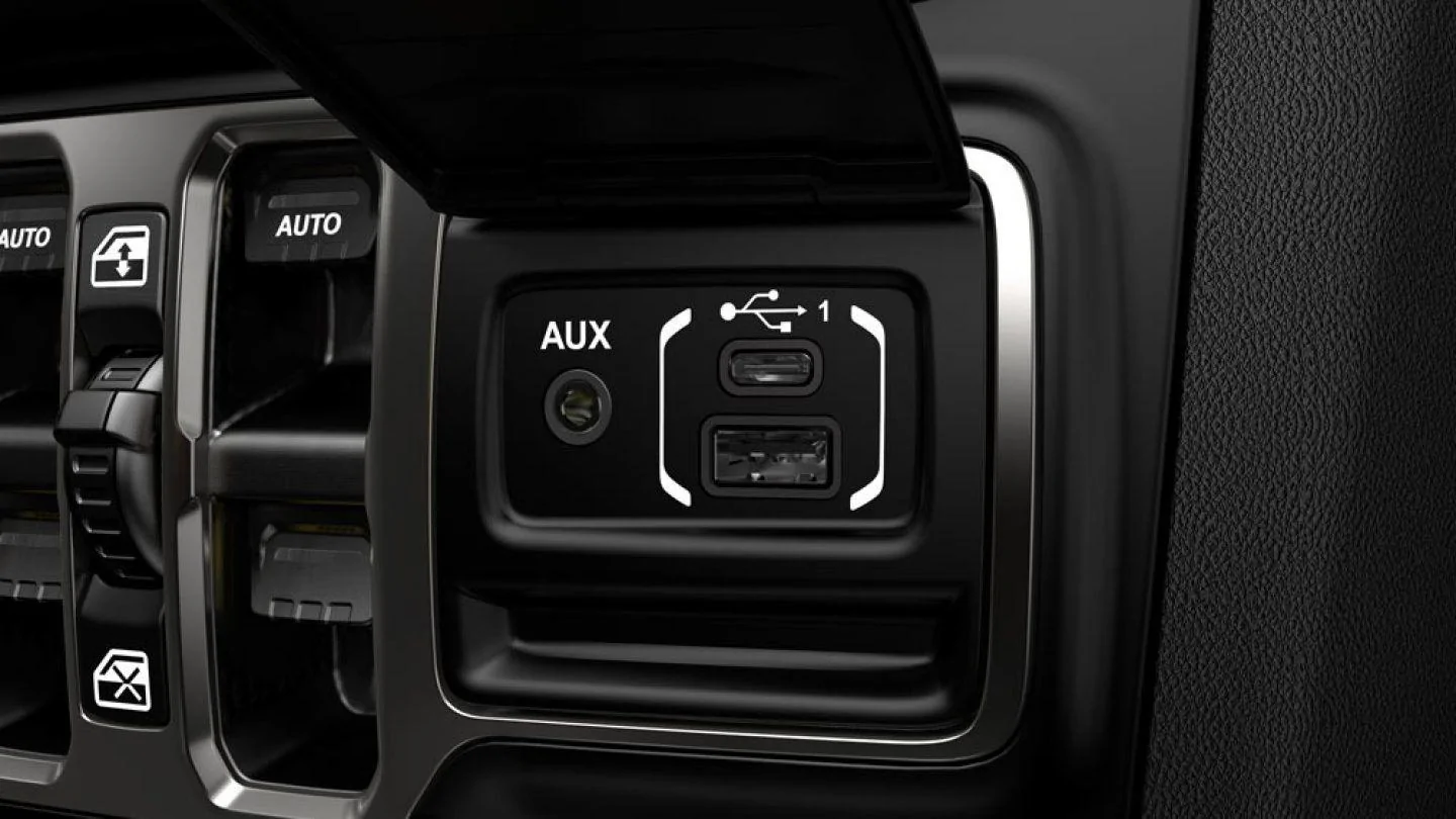 2018-Jeep-Wrangler-JL-Interior-USB-Ports-And-Media-Hub.jpg.image.1440.webp