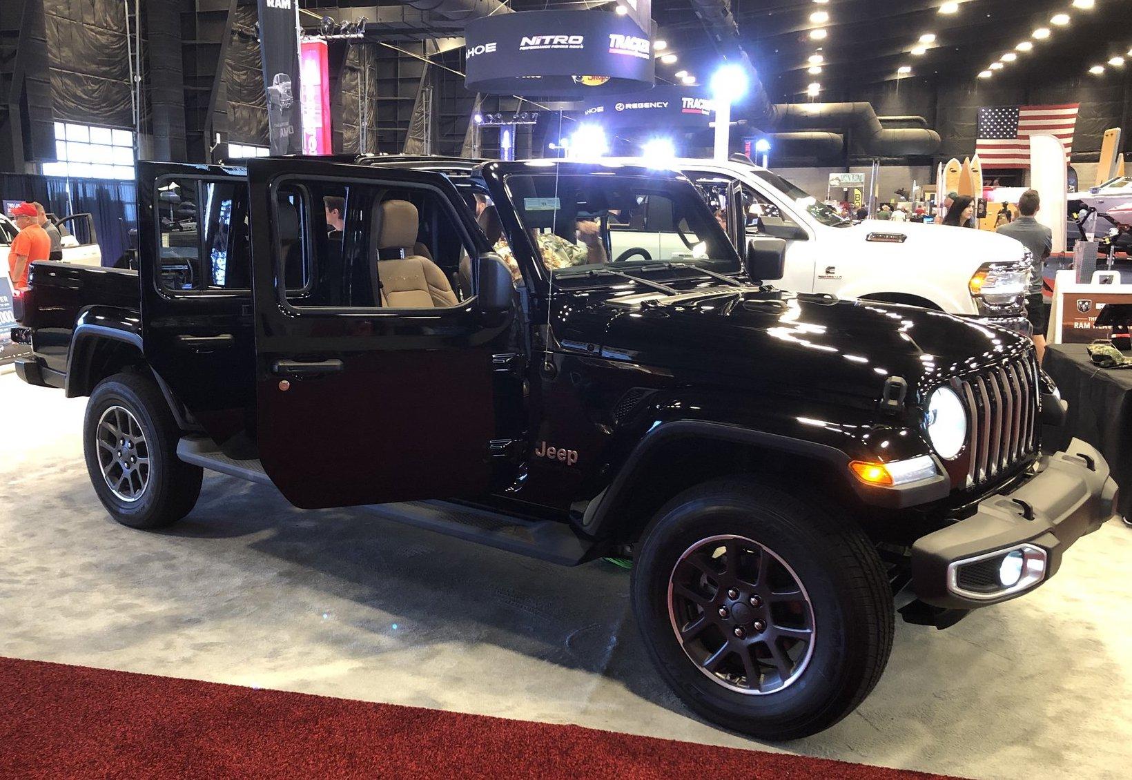 Jeep Gladiator First look at Saddle interior in a Rubicon Jeep gladiator saddle brown interior1