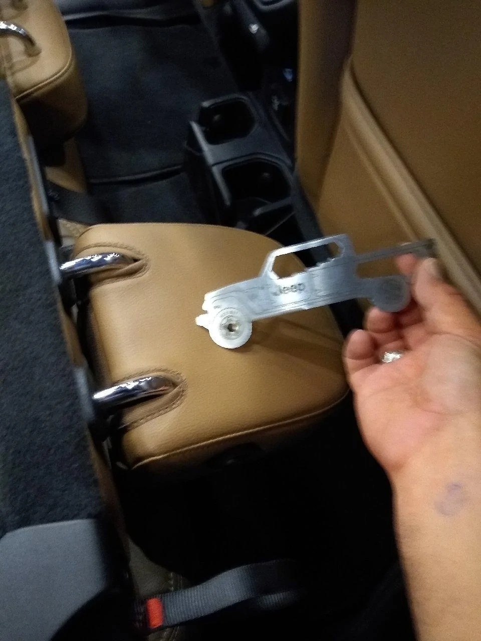 Jeep Gladiator First look at Saddle interior in a Rubicon Jeep gladiator saddle brown interior7