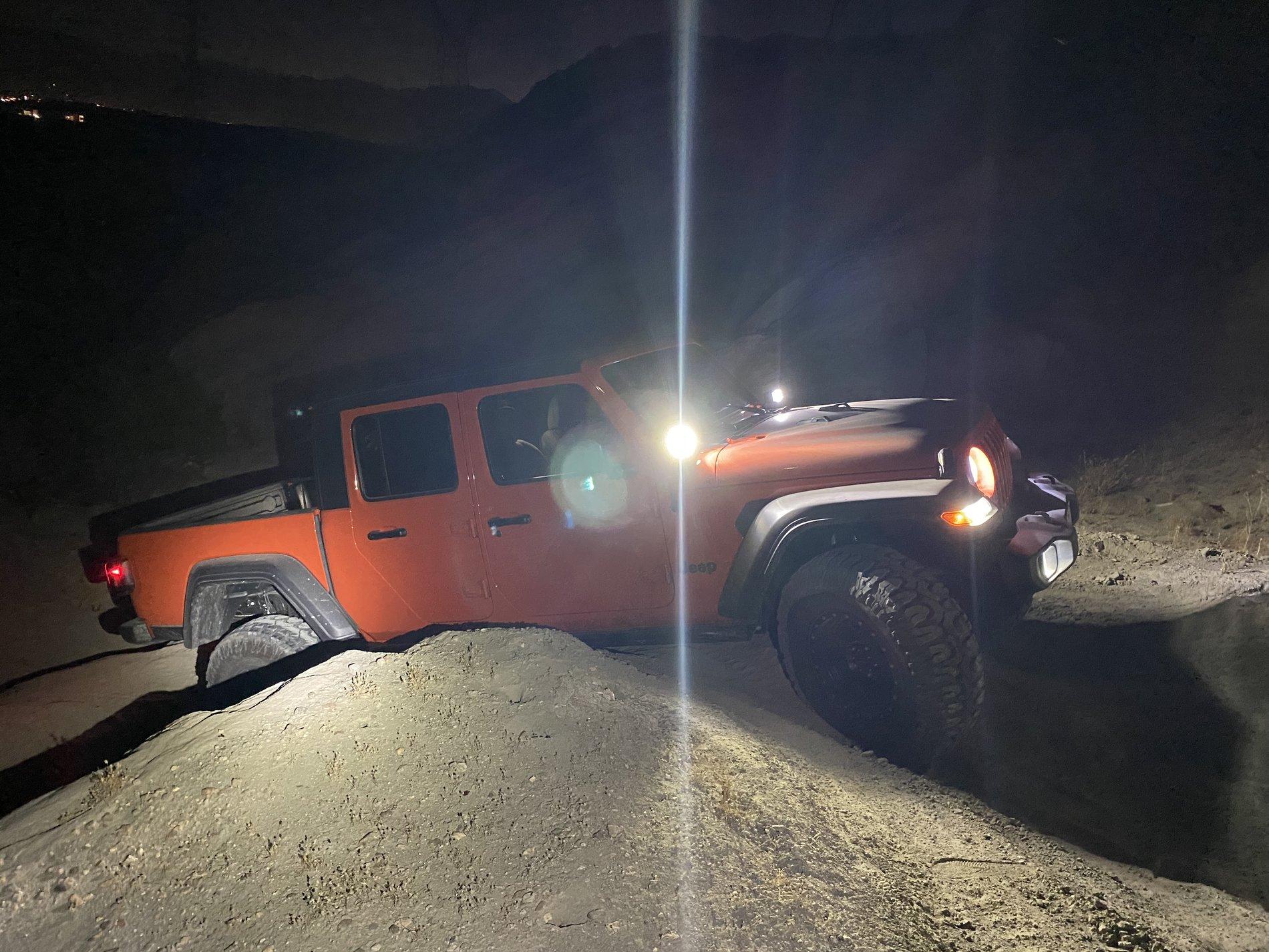 Jeep Gladiator When are E-lockers coming to market? >:( 626E4C85-B736-4F42-B49D-65EF50874235