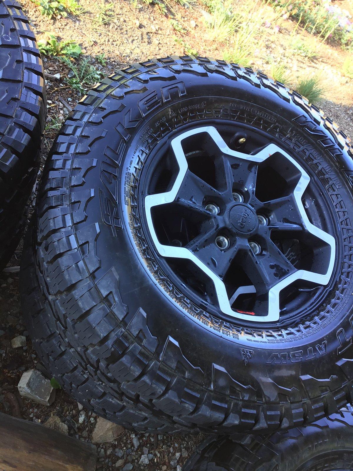 Jeep Gladiator JTR stock tires and wheels plus spare 4F211F9B-58D4-45E4-B744-DCE709236D48