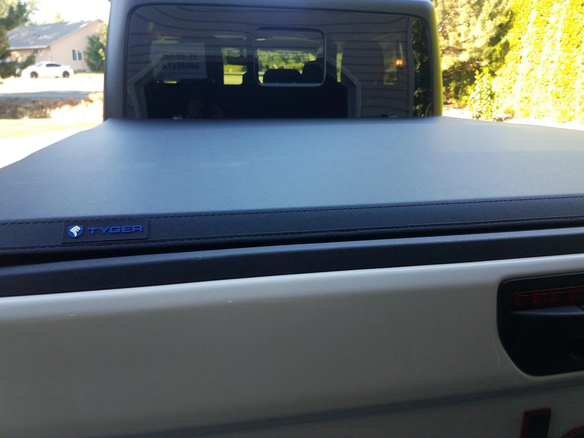 Jeep Gladiator Tailgate hump and tonneau cover 20200621_181317