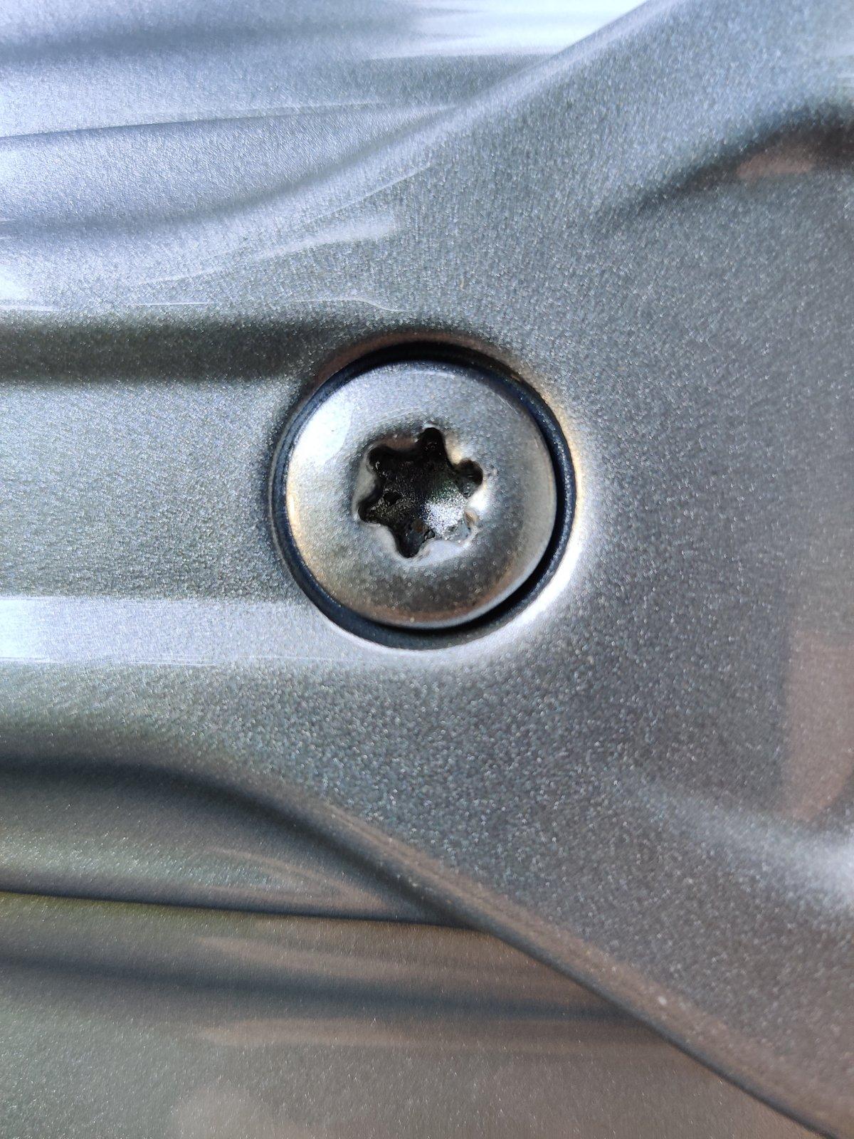 Jeep Gladiator Can't break t50 hinge bolts free IMG_20200718_165521