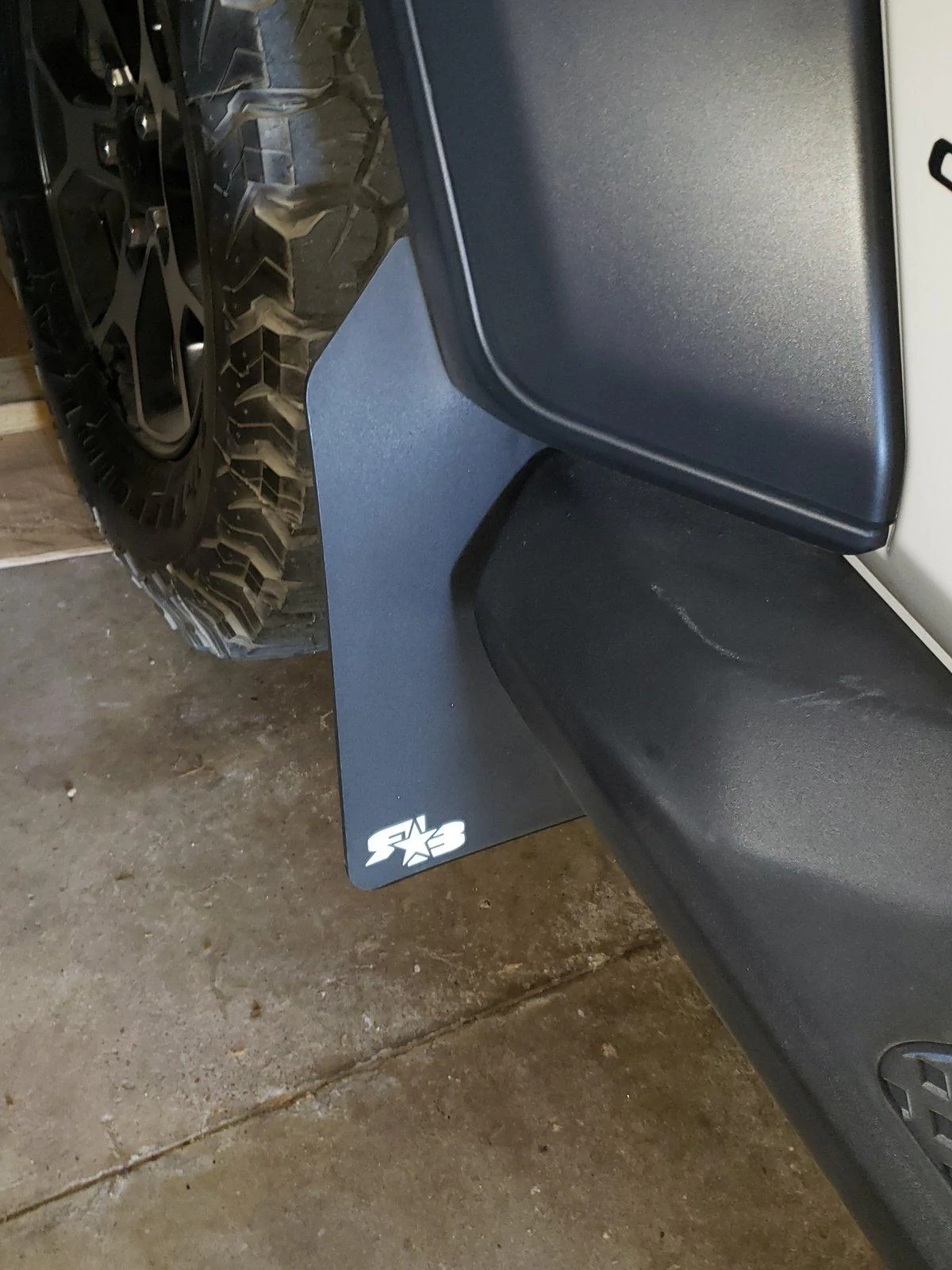 Jeep Gladiator Mud flaps that don't require require trimming flares or drilling? 20200718_184828