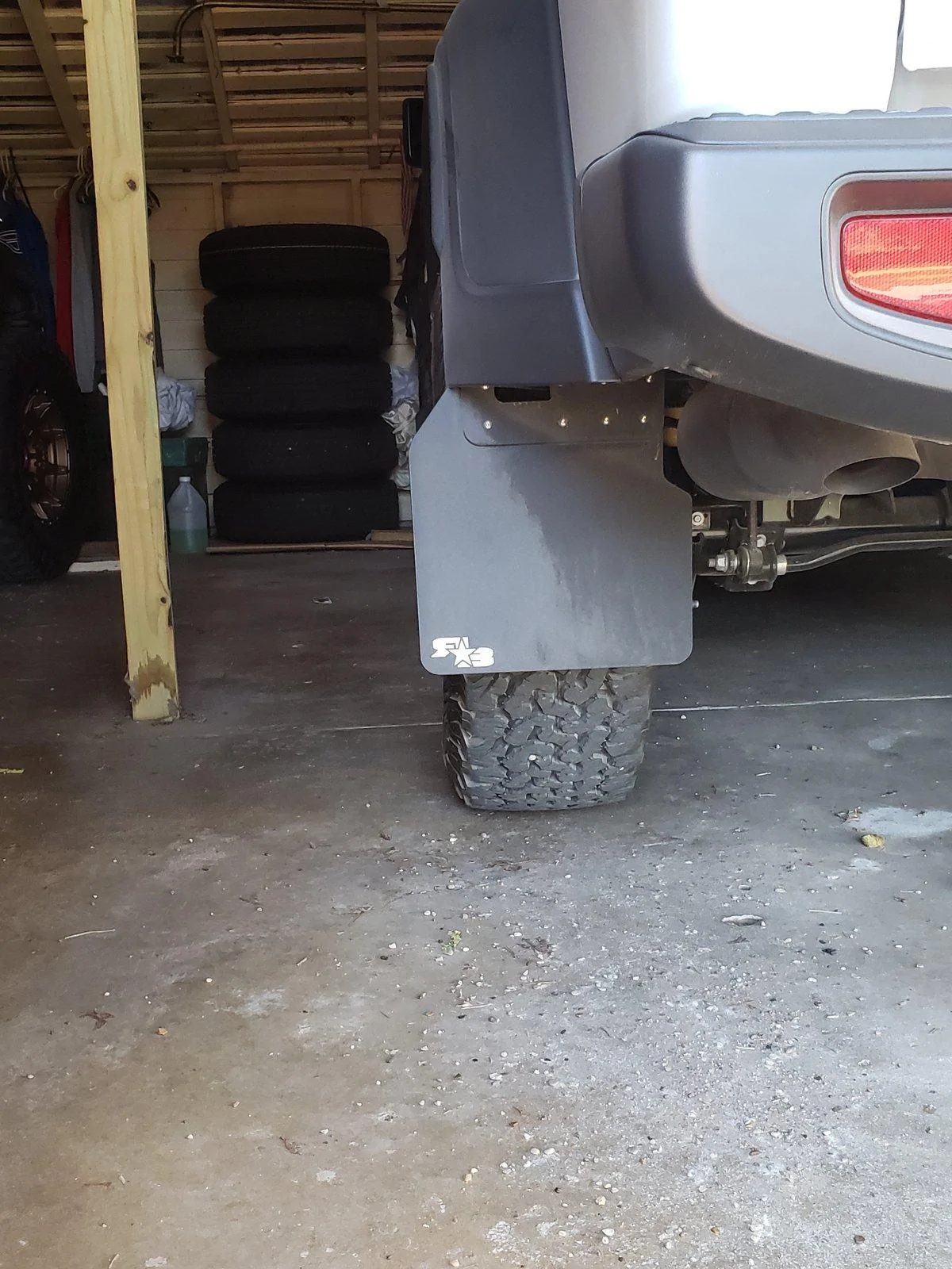 Jeep Gladiator Mud flaps that don't require require trimming flares or drilling? 20200718_184655